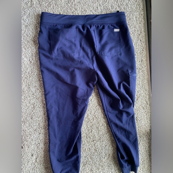 FIGS Navy Jogger Scrub Pants Women's  - Picture 4 of 5